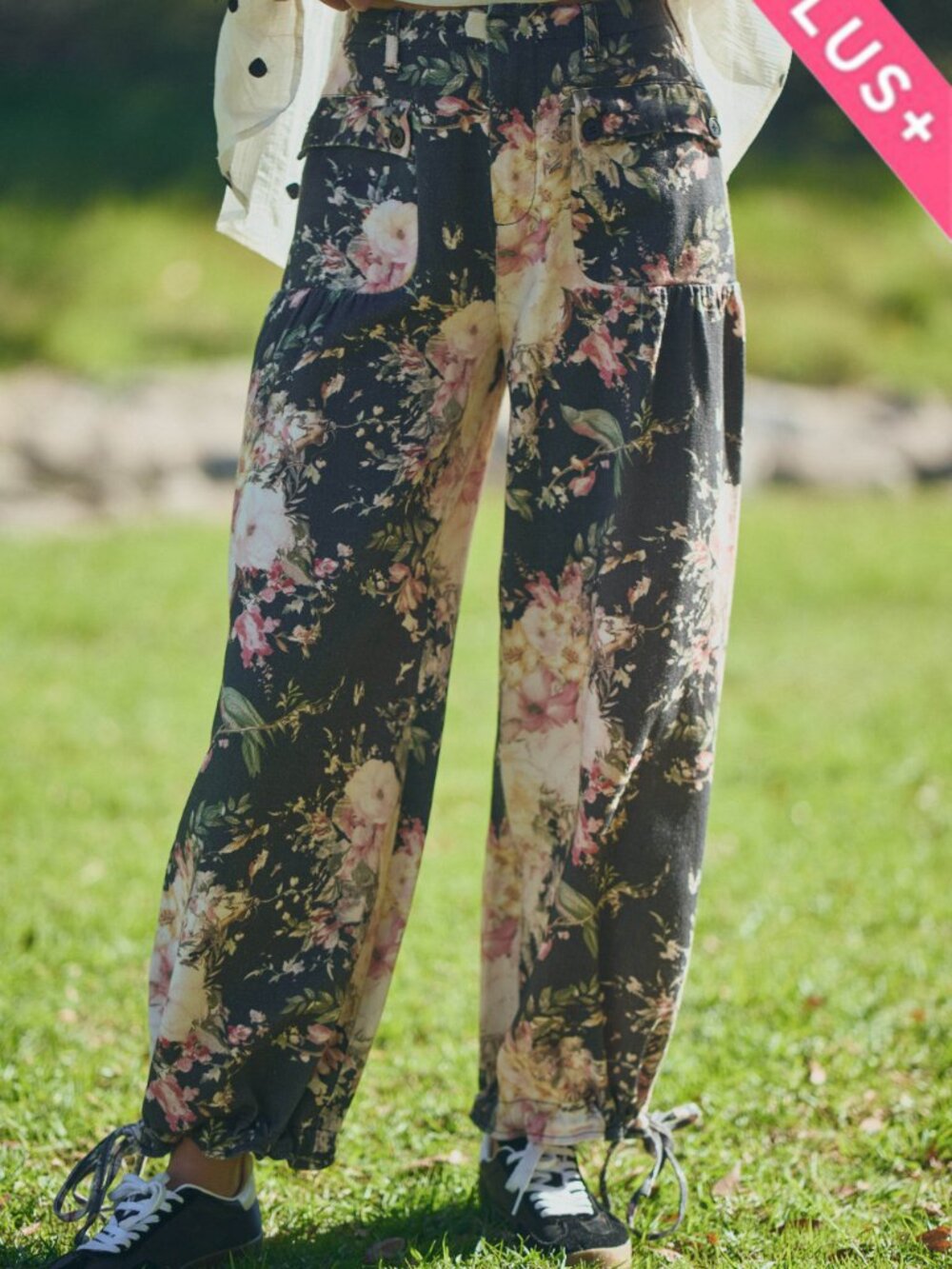 NEW IN! - PLUS SIZE Black Wide Leg Floral Print Denim (Reg on order ETA 10/20)